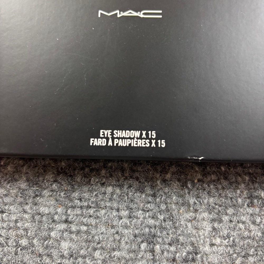 MAC Cosmetics NIB Eye Shadow x 15 color: In the Flesh palette - Picture 7 of 7